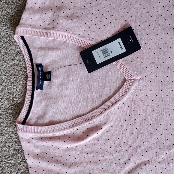 NWT Tommy Hilfiger v-neck top - Picture 2 of 4